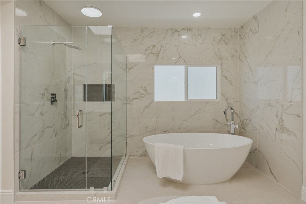 https://media.crmls.org/medias/e9a9789f-b49d-42d0-bf80-8b6936356d3c.jpg?preset=X-Large