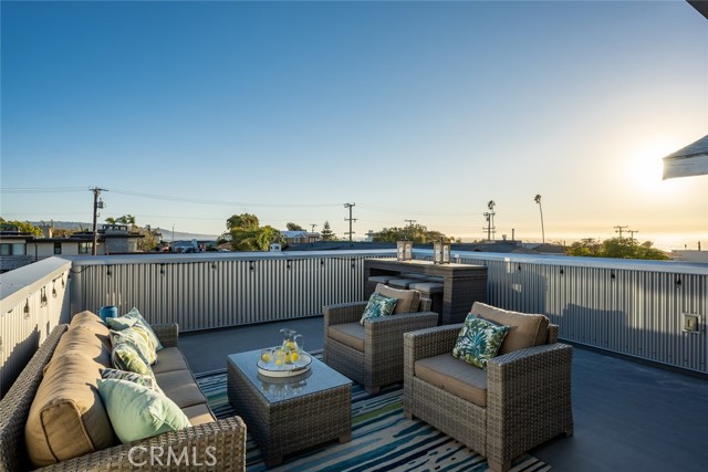 726 Longfellow Avenue, Hermosa Beach, California 90254, 3 Bedrooms Bedrooms, ,3 BathroomsBathrooms,Residential,Sold,Longfellow,SB20208365