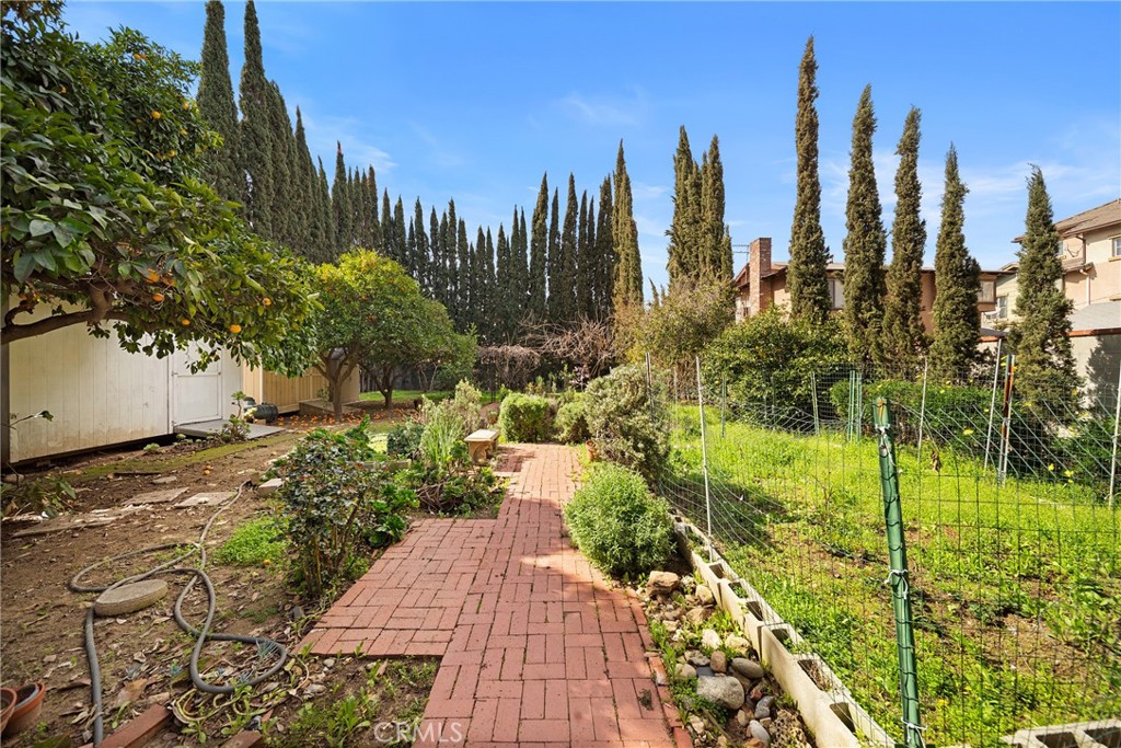 https://media.crmls.org/medias/e9a9a3f5-224a-4253-adcf-d4971f086fb5.jpg?preset=X-Large
