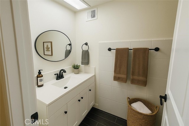 Detail Gallery Image 14 of 21 For 434 S Canon #202,  Beverly Hills,  CA 90212 - 1 Beds | 2 Baths