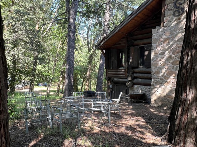 28879 Sycamore Drive, Lake Arrowhead CA: https://media.crmls.org/medias/e9aaa969-2e90-4419-94ef-93ab045c3024.jpg