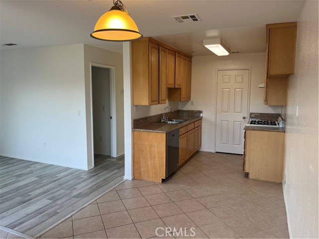 Detail Gallery Image 13 of 15 For 8202 Artesia Blvd #14,  Buena Park,  CA 90621 - 3 Beds | 2 Baths