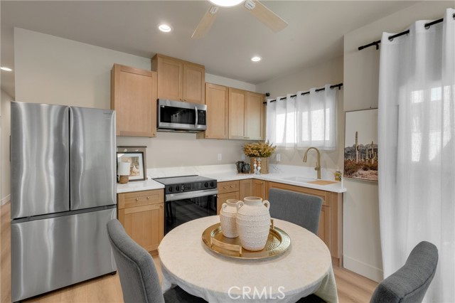 1123 E Ocean Blvd, Long Beach CA: https://media.crmls.org/medias/e9acec9e-666e-4b29-8e83-bdf29be28bb2.jpg