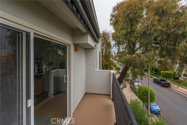 1 Bed Home for Sale in Playa del Rey, California