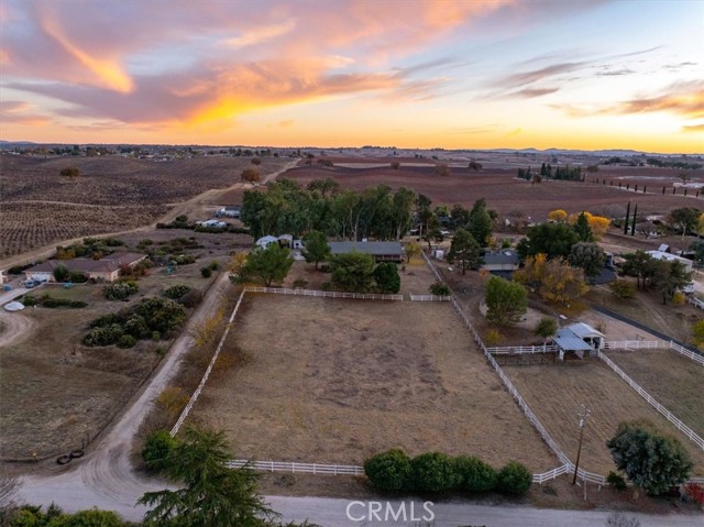 Detail Gallery Image 7 of 59 For 6935 Chardonnay Rd, Paso Robles,  CA 93446 - 4 Beds | 3 Baths