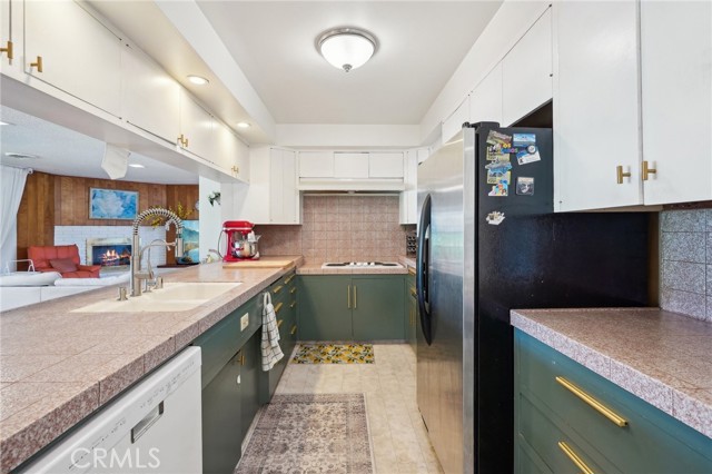 11525 Sunnybrook Lane, Whittier CA: https://media.crmls.org/medias/e9add6f9-28fa-4b82-beb7-51c945fd57eb.jpg