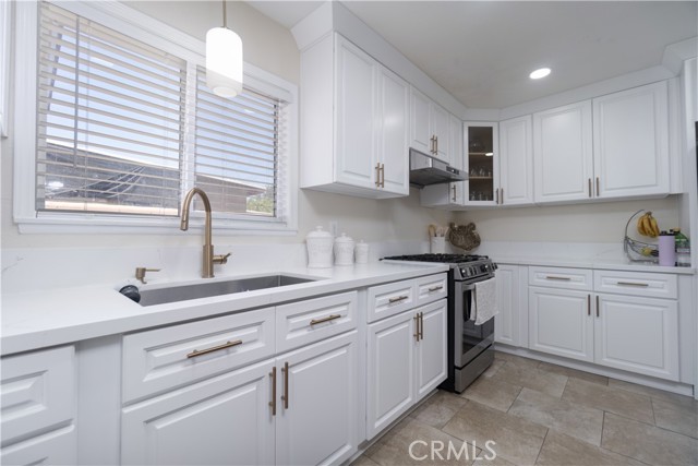 5611 Harold Street, Riverside CA: https://media.crmls.org/medias/e9af8076-eb9c-4bd3-b133-d097774bc83d.jpg