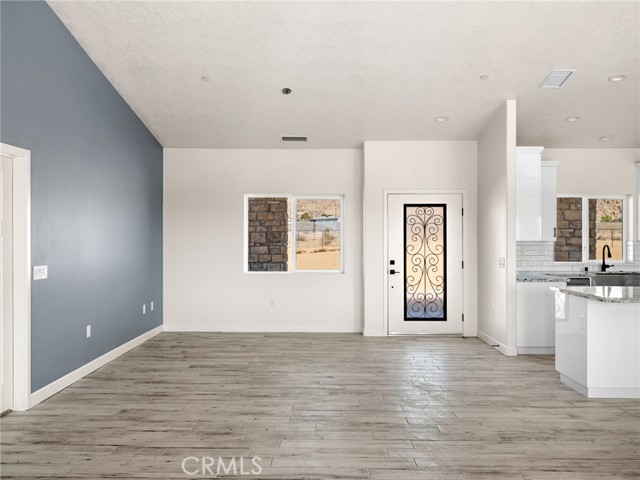 16944 Pauhaska Road, Apple Valley CA: https://media.crmls.org/medias/e9b01c19-d0cd-48c3-bcf9-71d77a889d5d.jpg