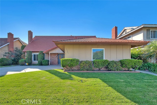 Detail Gallery Image 1 of 1 For 17301 Gurney Ln, Huntington Beach,  CA 92647 - 4 Beds | 2/1 Baths