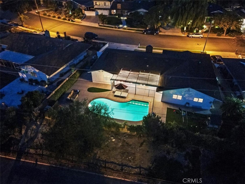 https://media.crmls.org/medias/e9b1617c-452d-4214-b177-d15067ee1c5e.jpg?preset=X-Large