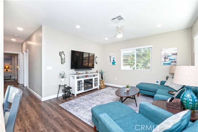 1134 Villa Calimesa Ln, Calimesa CA: https://media.crmls.org/medias/e9b299bb-a274-48b3-b168-7fdf08ca20ef.jpg