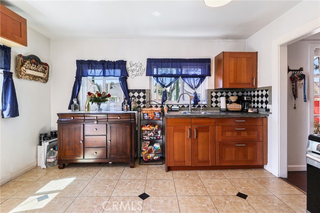Detail Gallery Image 14 of 33 For 704 Kilson Dr, Santa Ana,  CA 92701 - 3 Beds | 1 Baths