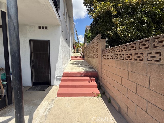 Detail Gallery Image 4 of 13 For 2706 W Avenue 30, Los Angeles,  CA 90065 - 4 Beds | 3 Baths