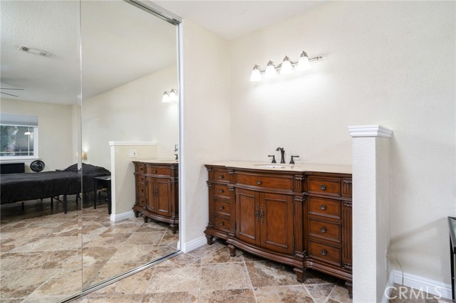 9422 Meadow Street, Rancho Cucamonga CA: https://media.crmls.org/medias/e9b301cb-574b-4ee8-8d49-53bd32aee8e8.jpg