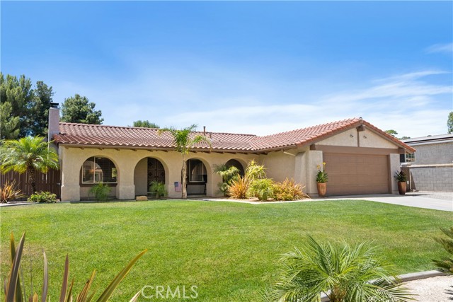 33127 Camelot Drive, Yucaipa CA: https://media.crmls.org/medias/e9b34834-6ec4-46ab-b8c0-5f9d588795f3.jpg