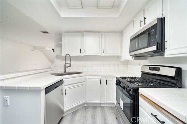 Detail Gallery Image 10 of 30 For 115 E Rosewood Ct, Ontario,  CA 91764 - 2 Beds | 2/2 Baths