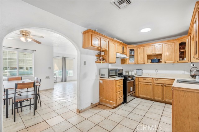 Detail Gallery Image 12 of 21 For 1562 N Fay, Fresno,  CA 93728 - 2 Beds | 1 Baths