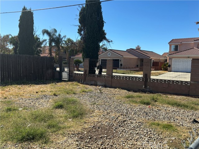 Detail Gallery Image 5 of 10 For 995 Santa Teresa Way, Hemet,  CA 92545 - 3 Beds | 2 Baths