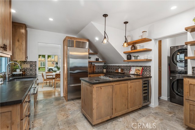 Detail Gallery Image 16 of 35 For 261 Granada Ave, Long Beach,  CA 90803 - 4 Beds | 2/1 Baths