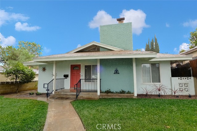 4424 11th Street, Riverside CA: https://media.crmls.org/medias/e9b3fa22-36f3-4902-ae97-edffed55ef7b.jpg