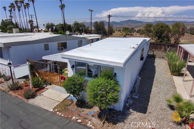 25521 Lincoln Avenue, Hemet CA: https://media.crmls.org/medias/e9b41333-a339-4dce-bca6-d0c09a545844.jpg