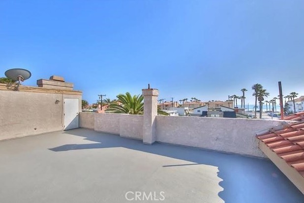 202 10th Street, Huntington Beach CA: https://media.crmls.org/medias/e9b4fcac-1a97-477f-bfb2-e69e03be5668.jpg