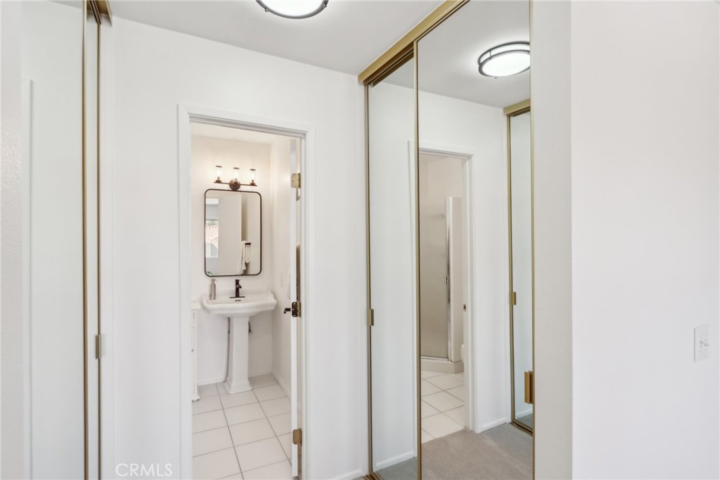 https://media.crmls.org/medias/e9b5858a-9447-4da5-a52b-c79f53b305d3.jpg?preset=X-Large
