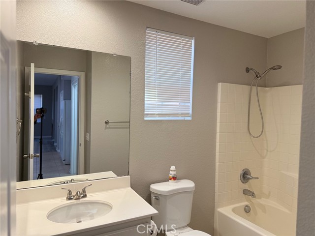 Detail Gallery Image 14 of 36 For 4547 Nicole Way, Riverside,  CA 92501 - 5 Beds | 3/1 Baths