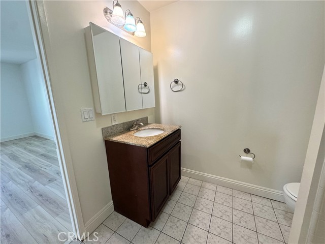 Detail Gallery Image 14 of 23 For 17518 Kingsbury St, Granada Hills,  CA 91344 - 3 Beds | 2 Baths