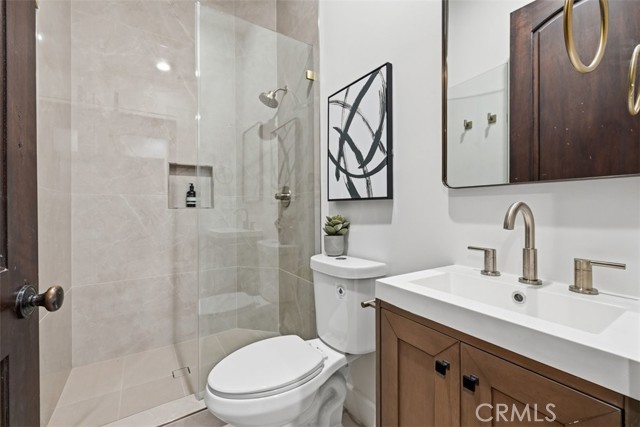 22953 Oxnard Street, Woodland Hills CA: https://media.crmls.org/medias/e9b68190-07ba-442b-8e8d-4fcf18edbf5c.jpg