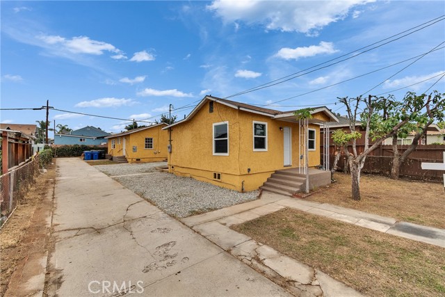 Detail Gallery Image 8 of 22 For 4339 E 1st, East Los Angeles,  CA 90022 - 3 Beds | 3 Baths