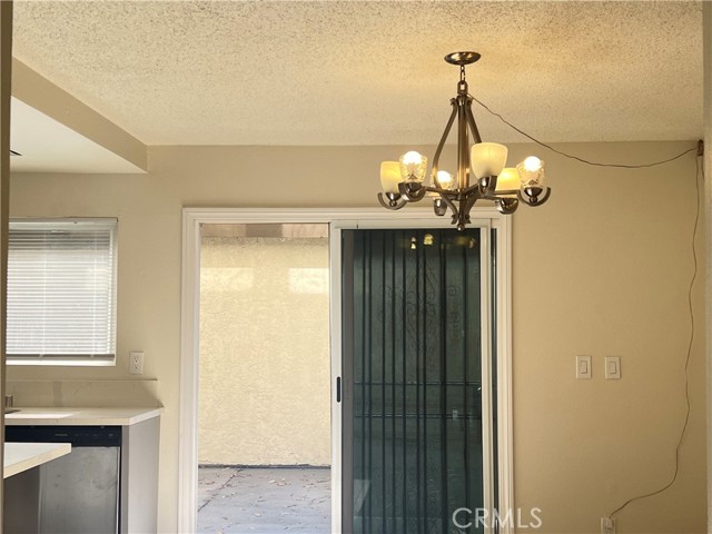 Detail Gallery Image 5 of 18 For 8321 Burnet 3 Ave #3,  North Hills,  CA 91343 - 3 Beds | 1/1 Baths