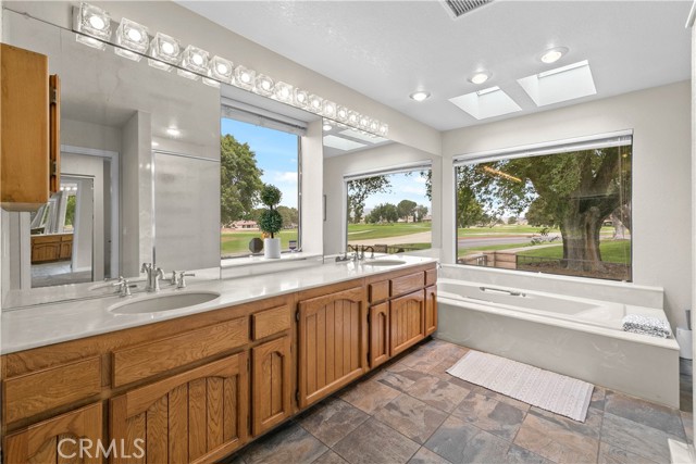 17849 Pebble Beach Drive, Victorville CA: https://media.crmls.org/medias/e9b74cf0-ffa5-4cce-ab53-b20d15ea2050.jpg