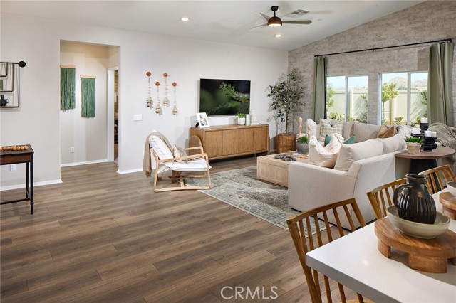Detail Gallery Image 5 of 14 For 23248 Desert Dandelion Ct, Wildomar,  CA 92595 - 4 Beds | 3 Baths