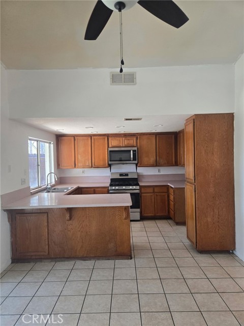 Detail Gallery Image 6 of 21 For 26537 Lazy Creek, Menifee,  CA 92586 - 4 Beds | 2 Baths