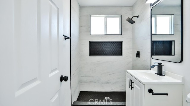 Detail Gallery Image 8 of 12 For 5838 Allston, Los Angeles,  CA 90022 - 6 Beds | 4 Baths