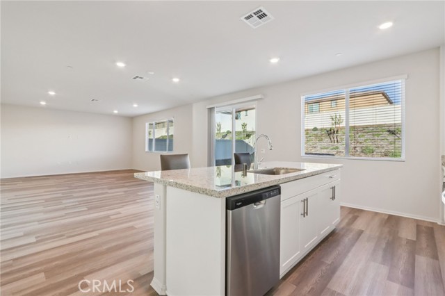 Detail Gallery Image 14 of 38 For 19536 Hanging Rock Rd, Lake Elsinore,  CA 92532 - 4 Beds | 3 Baths