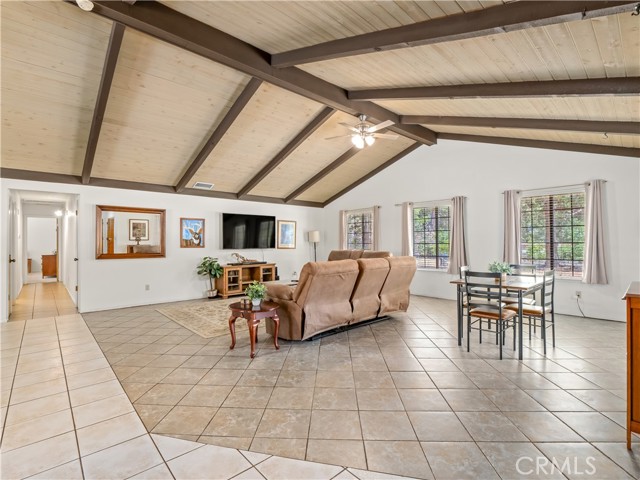 Detail Gallery Image 4 of 65 For 52092 Road 423, Oakhurst,  CA 93644 - 5 Beds | 3 Baths