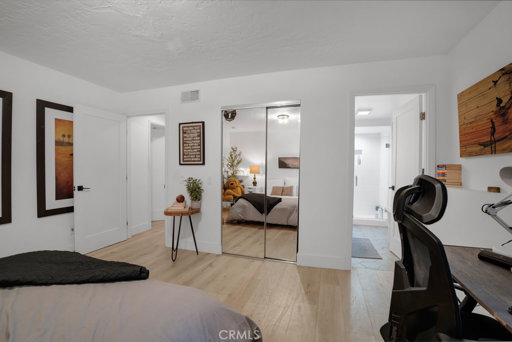 https://media.crmls.org/medias/e9bbea55-1703-4e87-ba31-b244f16220ce.jpg?preset=X-Large