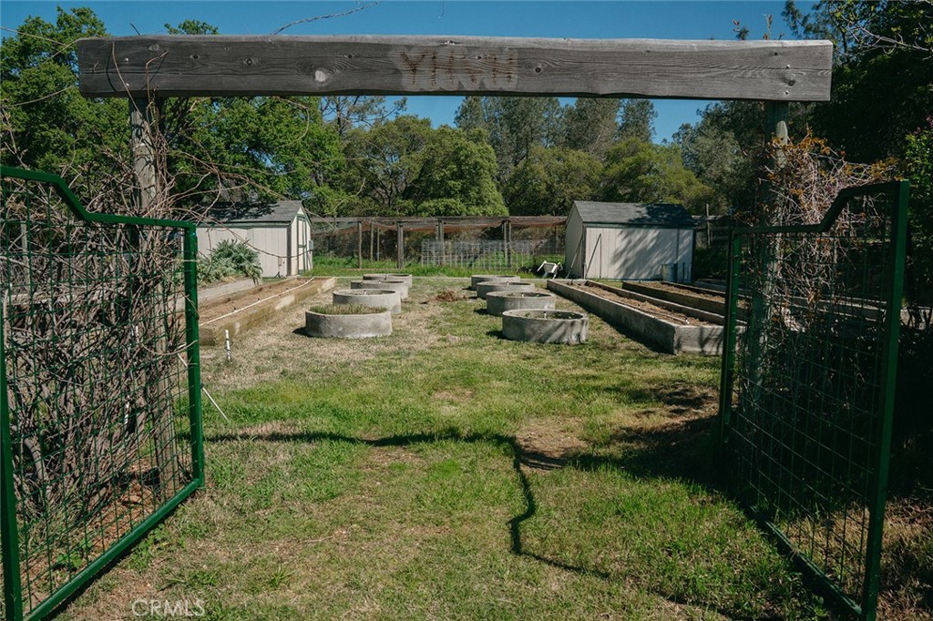https://media.crmls.org/medias/e9bc16ec-91d1-449a-9020-05548d74458a.jpg?preset=X-Large
