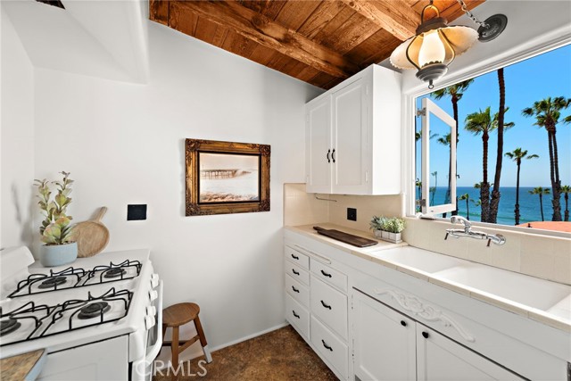 606 Avenida Victoria, San Clemente CA: https://media.crmls.org/medias/e9bc3d14-c3ca-4b25-92d5-b7fce64a3e26.jpg