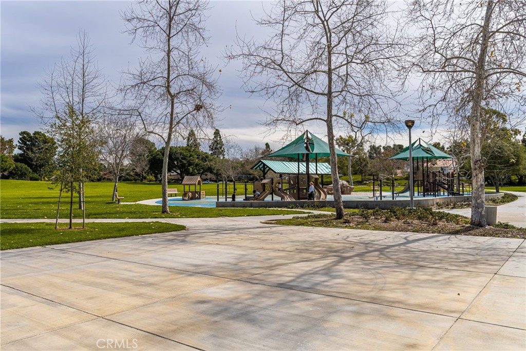 https://media.crmls.org/medias/e9bc67b0-a09e-4a00-9a03-78c53b0698b5.jpg?preset=X-Large
