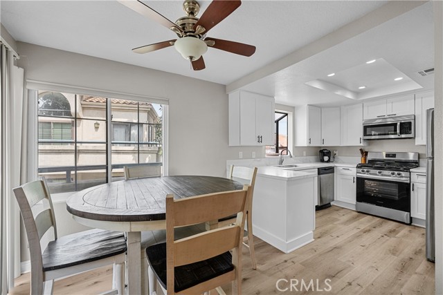 Detail Gallery Image 9 of 38 For 18114 Erik Ct #5131,  Canyon Country,  CA 91387 - 3 Beds | 2 Baths