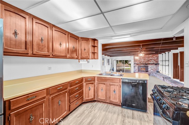 Detail Gallery Image 7 of 21 For 6361 Los Robles, Buena Park,  CA 90621 - 3 Beds | 2 Baths