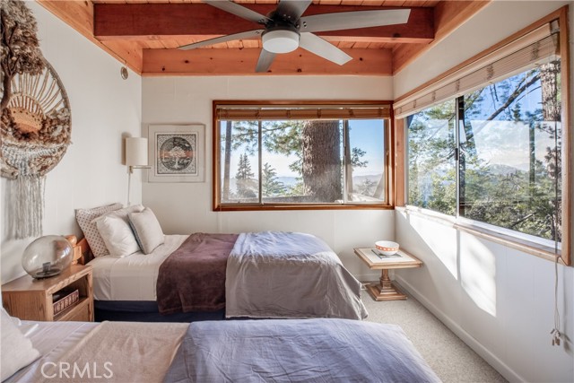 24032 Skyland Drive, Crestline CA: https://media.crmls.org/medias/e9becbae-1a3e-4f24-b7e5-1665e78ca30a.jpg