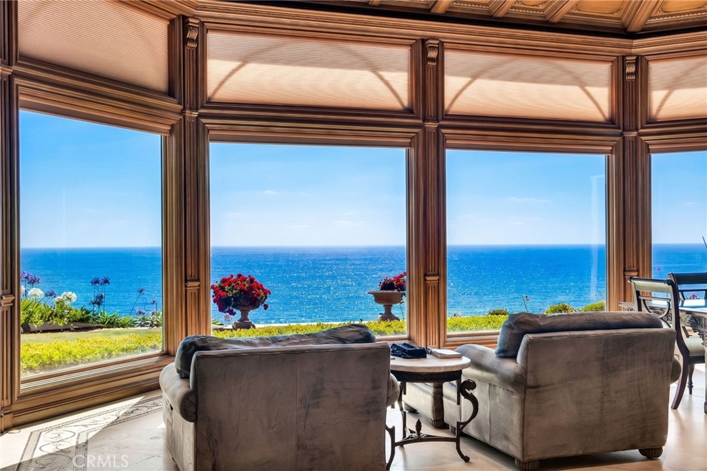 https://media.crmls.org/medias/e9beda2b-e3c1-4644-9ba9-83d61c2b9989.jpg?preset=X-Large