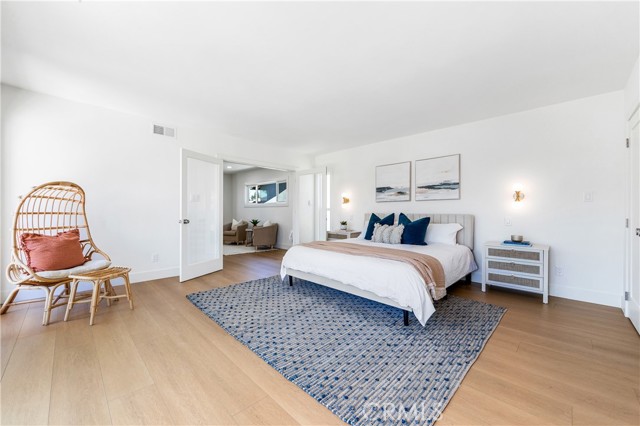 5309 E Appian Way, Long Beach CA: https://media.crmls.org/medias/e9bee426-f4b9-40a1-93e9-75a09db10dec.jpg