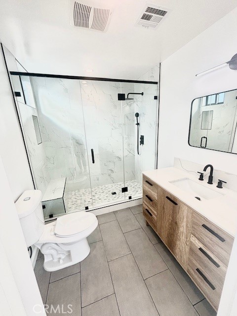 Detail Gallery Image 10 of 13 For 22528 Burbank Bld, Woodland Hills,  CA 91367 - 6 Beds | 6 Baths