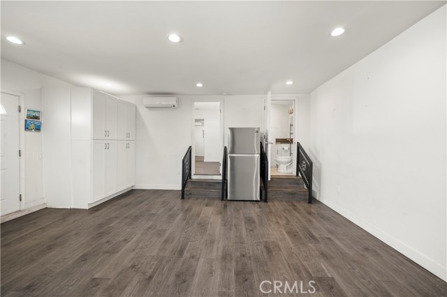 7736 Bellaire Avenue, North Hollywood CA: https://media.crmls.org/medias/e9bf0058-e5b8-4843-ad82-059f2634794f.jpg