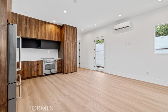 Detail Gallery Image 8 of 24 For 17175 Rayen St, Northridge,  CA 91325 - 2 Beds | 3 Baths